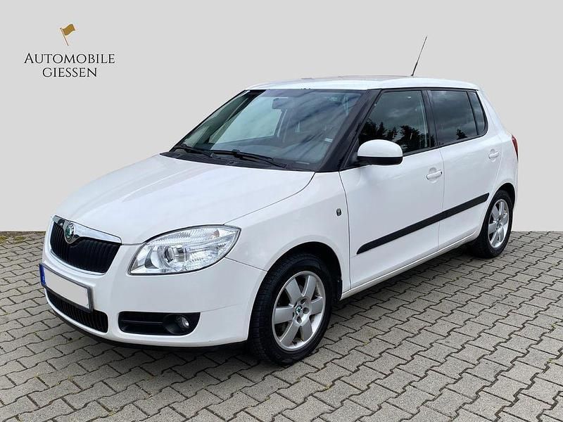 Weiß Gebraucht 2009 Skoda Fabia Limousine | 2.699 € (Guter Preis) - Bild 1/4