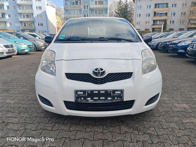 Gebraucht Toyota Yaris Cool 69 PS (50 kW) 2011 Weiß Kleinwagen
