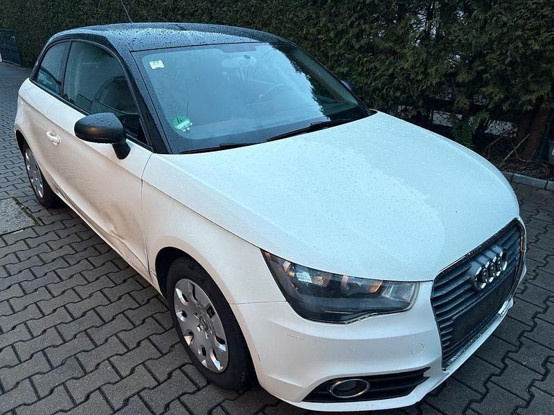 Gebraucht Audi A1 Attraction 86 PS (63 kW) 2011 Weiß Kleinwagen