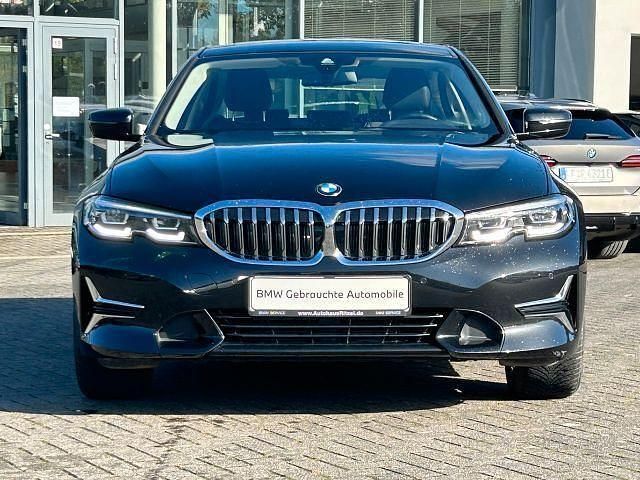 Gebraucht BMW 320 Luxury Line 184 PS (135 kW) 2021 Saphirschwarz (metallic) Limousine