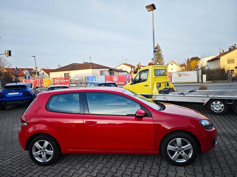 Gebraucht VW Golf Sport 80 PS (58 kW) 2009 Rot Coupé