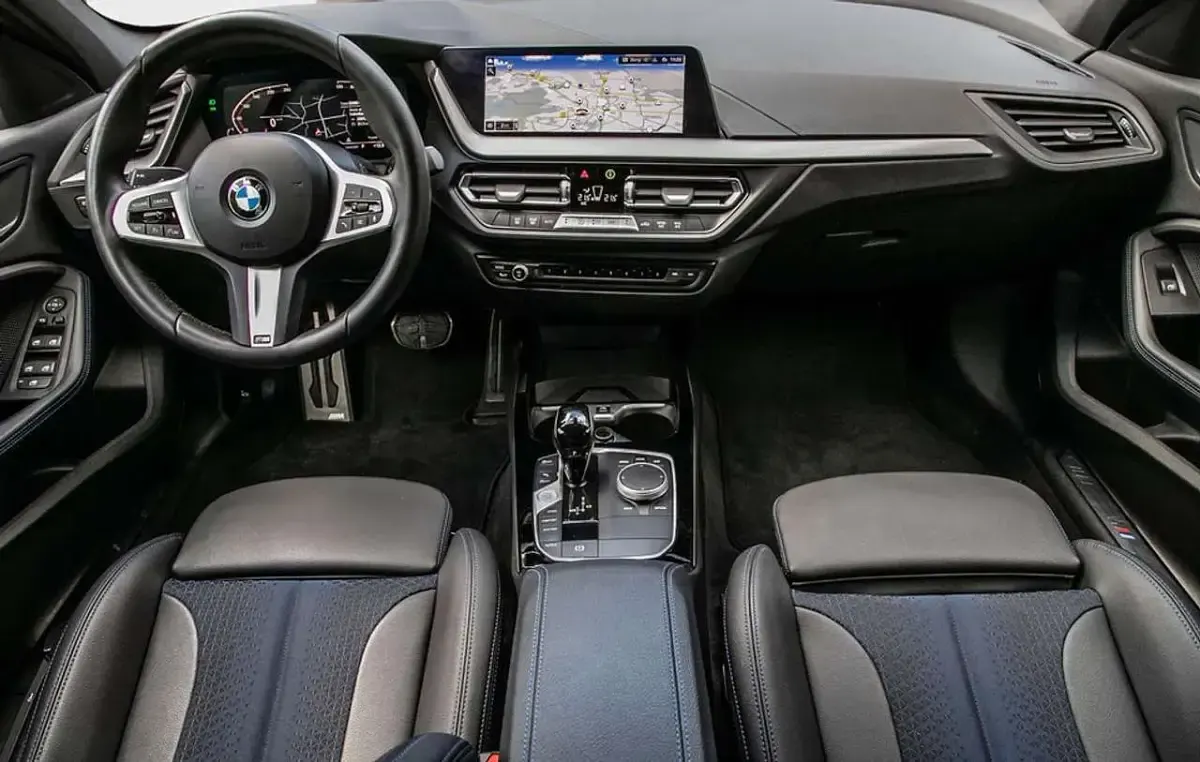 Gebraucht BMW 118 M Sport 150 PS (110 kW) 2024 Black sapphire metallic Kleinwagen