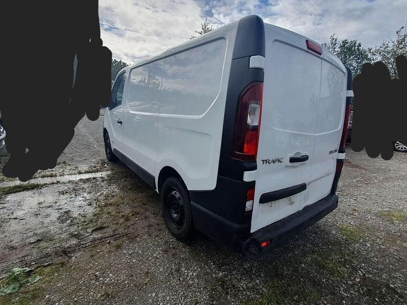 Gebraucht Renault Trafic Komfort 120 PS (88 kW) 2016 Gletscherweiss Van / Kleinbus