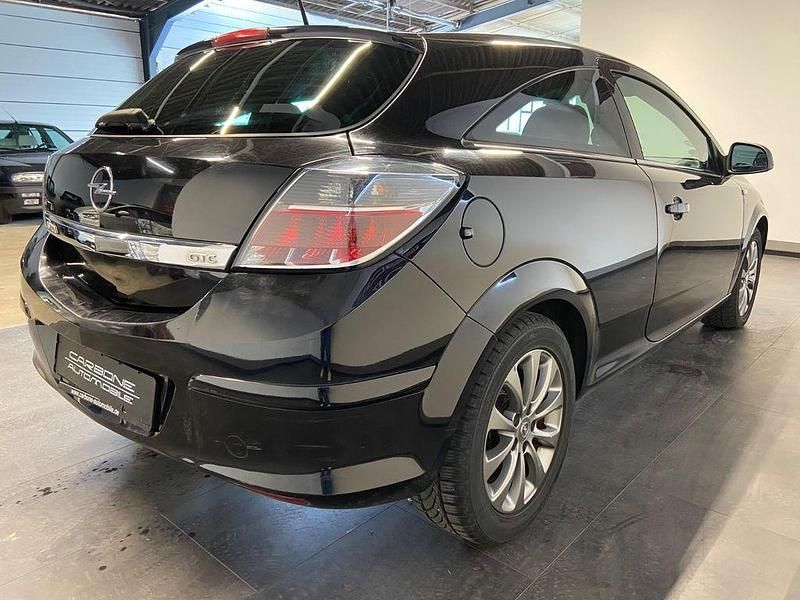 Gebraucht Opel Astra GTC Edition 116 PS (85 kW) 2011 Schwarz Coupé
