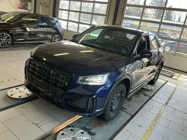 Używany Audi Q2 Ambiente 150 KM (110 kW) 2022 Niebieski SUV