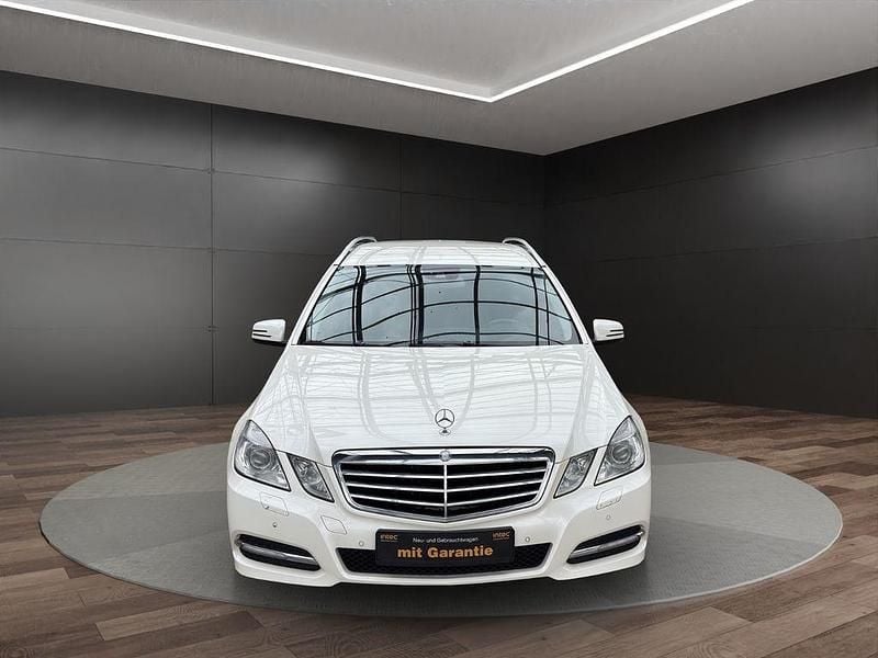 Weiß Gebraucht 2012 Mercedes E220 Kombi | 10.499 € (Guter Preis) - Bild 1/4