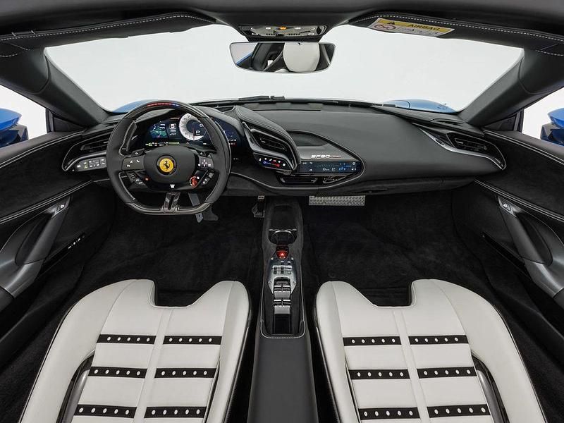 Gebraucht Ferrari SF90 999 PS (734 kW) 2023 Azzurro dino Cabrio