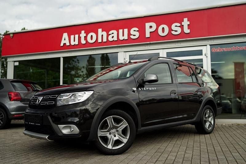 Schwarz Gebraucht 2020 Dacia Logan Stepway Limousine | 13.499 € (Fairer Preis) - Bild 1/4
