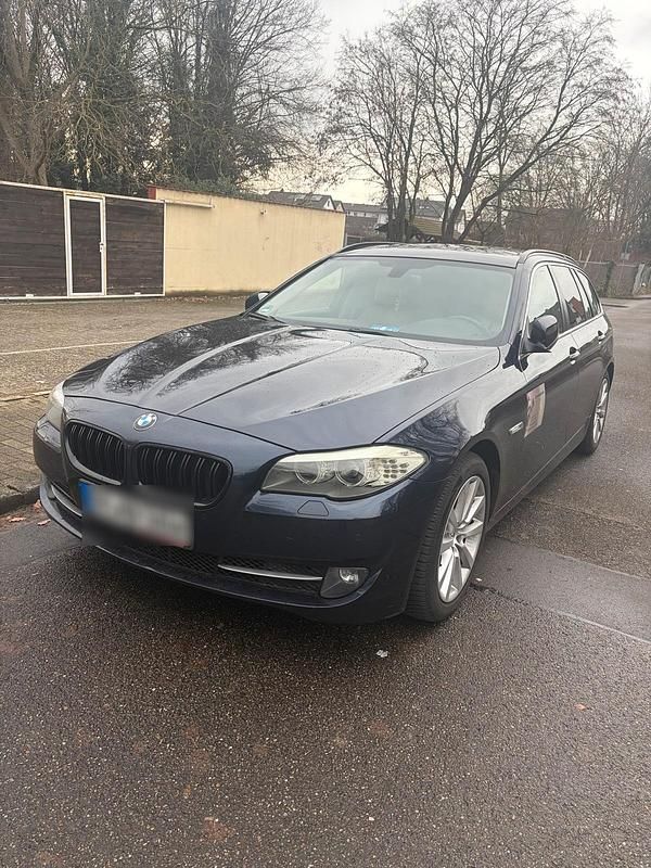 Blau Gebraucht 2012 BMW 520 Kombi | 9.200 € (Fairer Preis) - Bild 1/4