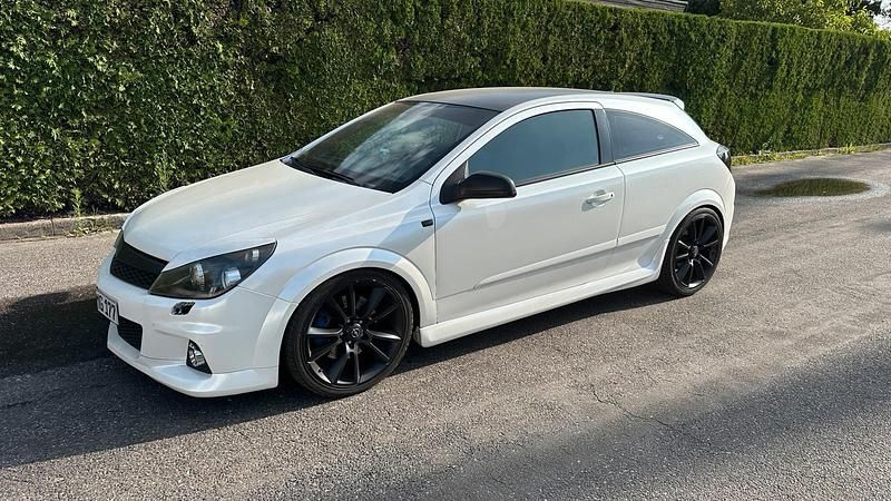 Gebraucht 2017 Opel Astra GTC OPC Coupé | 4.400 € - Bild 1/4