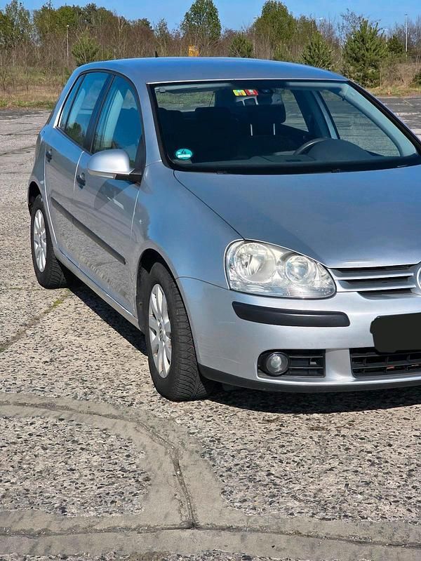 Second-hand VW Golf 140 CP (102 kW) 2004 Argintiu Coupe