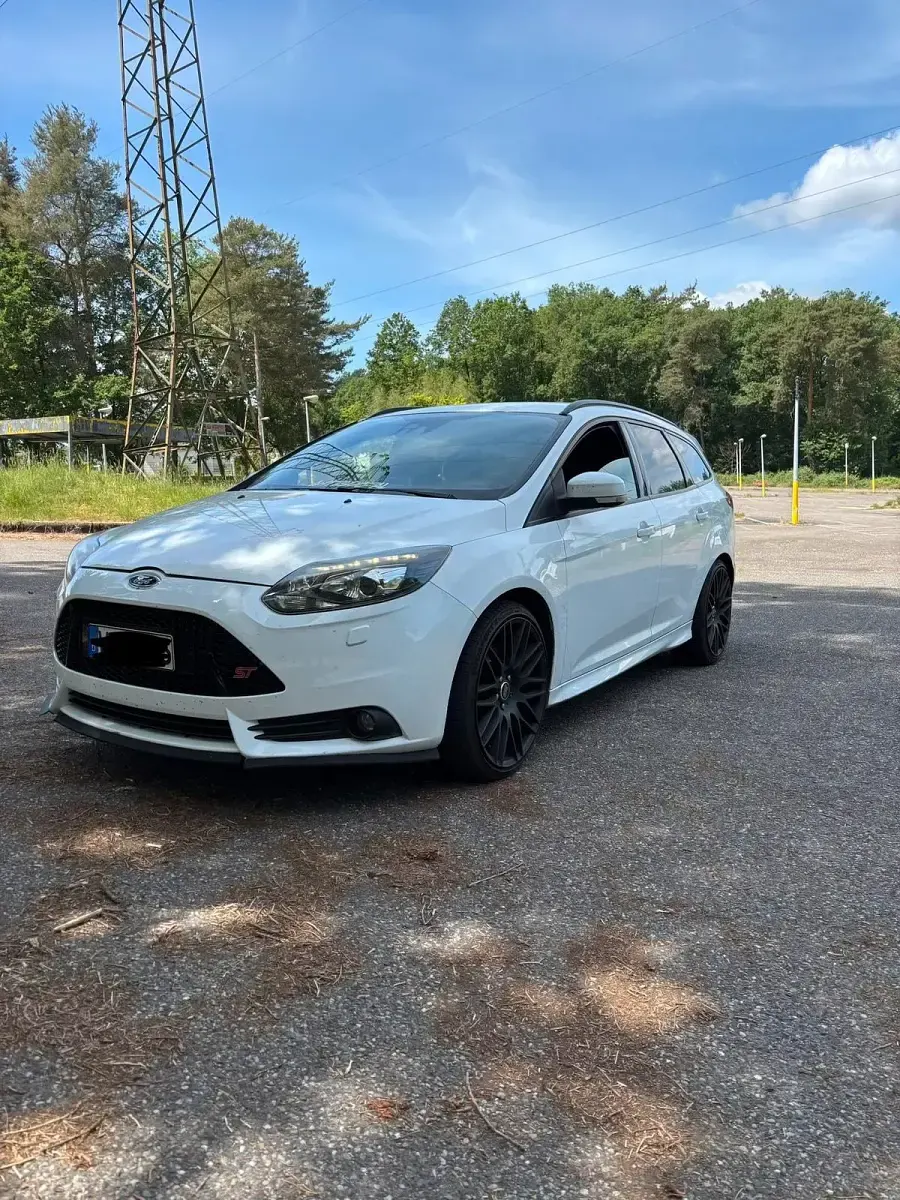 Gebraucht Ford Focus ST 250 PS (183 kW) 2013 Weiß Kombi