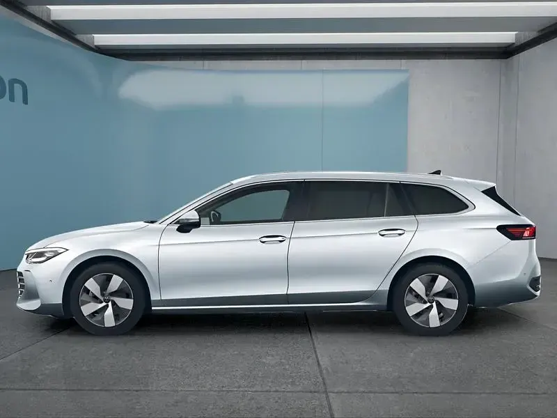 Gebraucht VW Passat 150 PS (110 kW) 2025 Silber Kombi