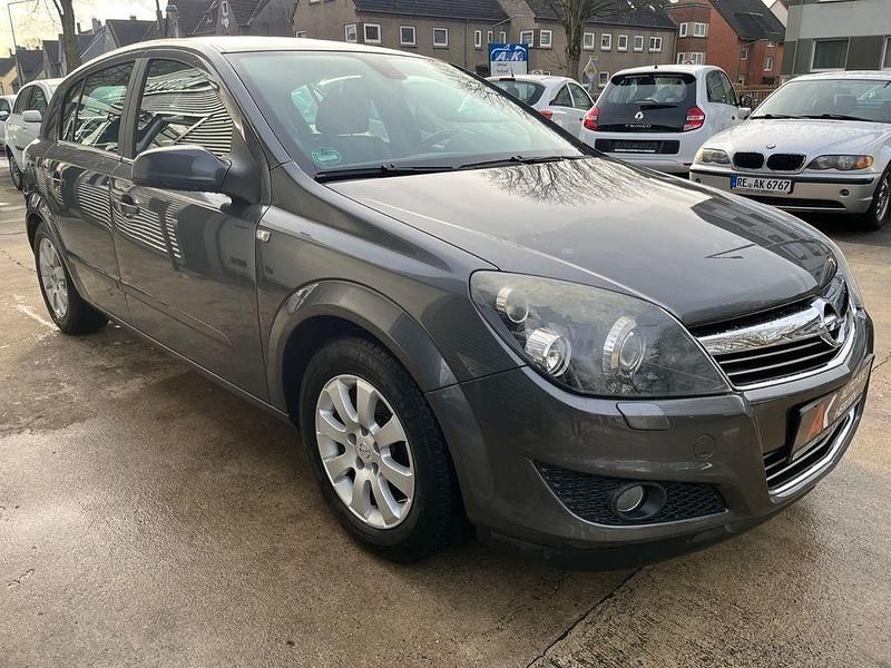Gebraucht Opel Astra 140 PS (102 kW) 2008 Grau Limousine