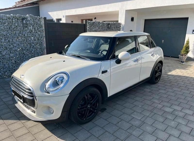 Second-hand Mini Cooper 2018 Alb Hatchback
