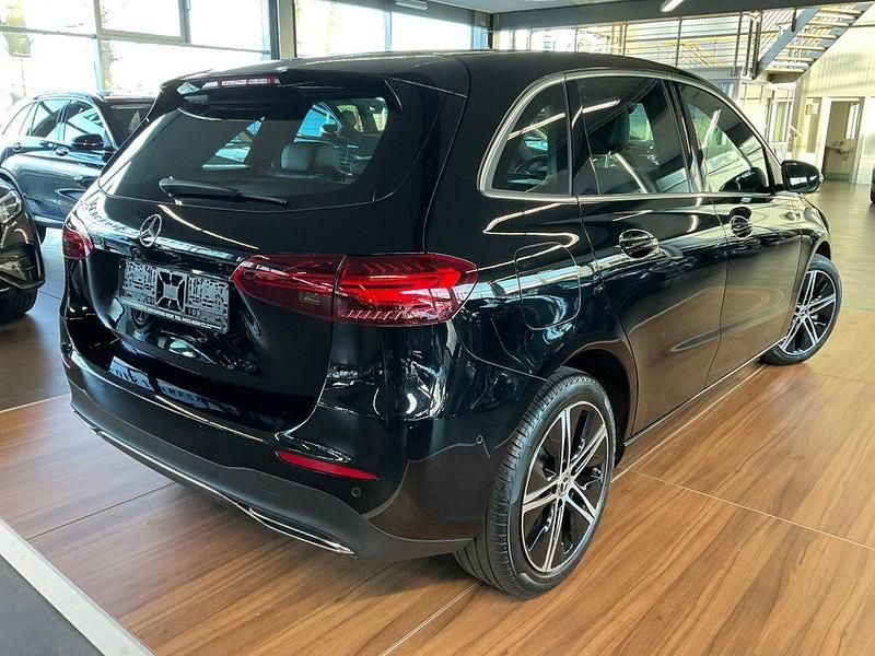 Gebraucht Mercedes B250 Progressive 163 PS (119 kW) 2024 Nachtschwarz  unilack Kleinwagen