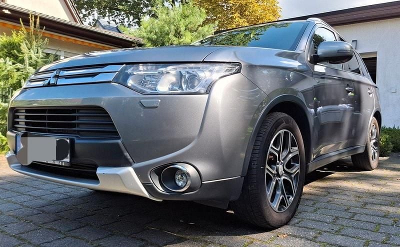 Gebraucht Mitsubishi Outlander 150 PS (110 kW) 2015 Grau SUV