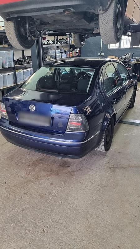 Gebraucht VW Bora 116 PS (85 kW) 2004 Blau Limousine