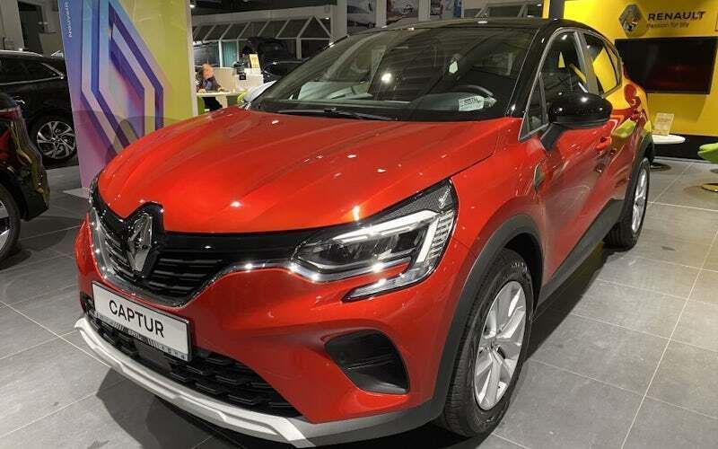 Rot metallic Gebraucht 2022 Renault Captur Evolution SUV | 16.990 € (Guter Preis) - Bild 1/4