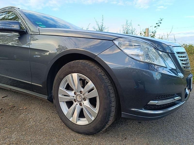Gebraucht Mercedes E220 Elegance 170 PS (125 kW) 2011 Grau Kombi