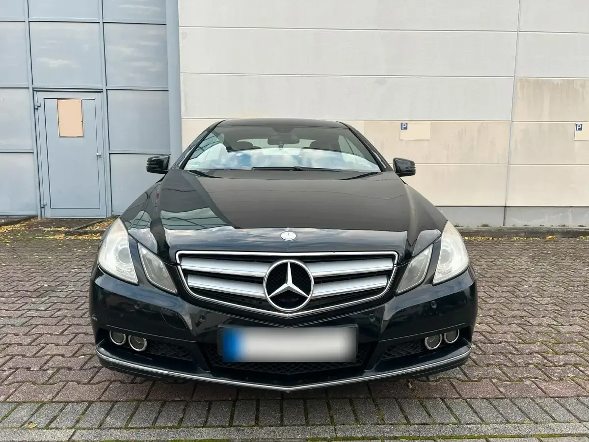 Gebraucht Mercedes E250 204 PS (150 kW) 2009 Schwarz Coupé