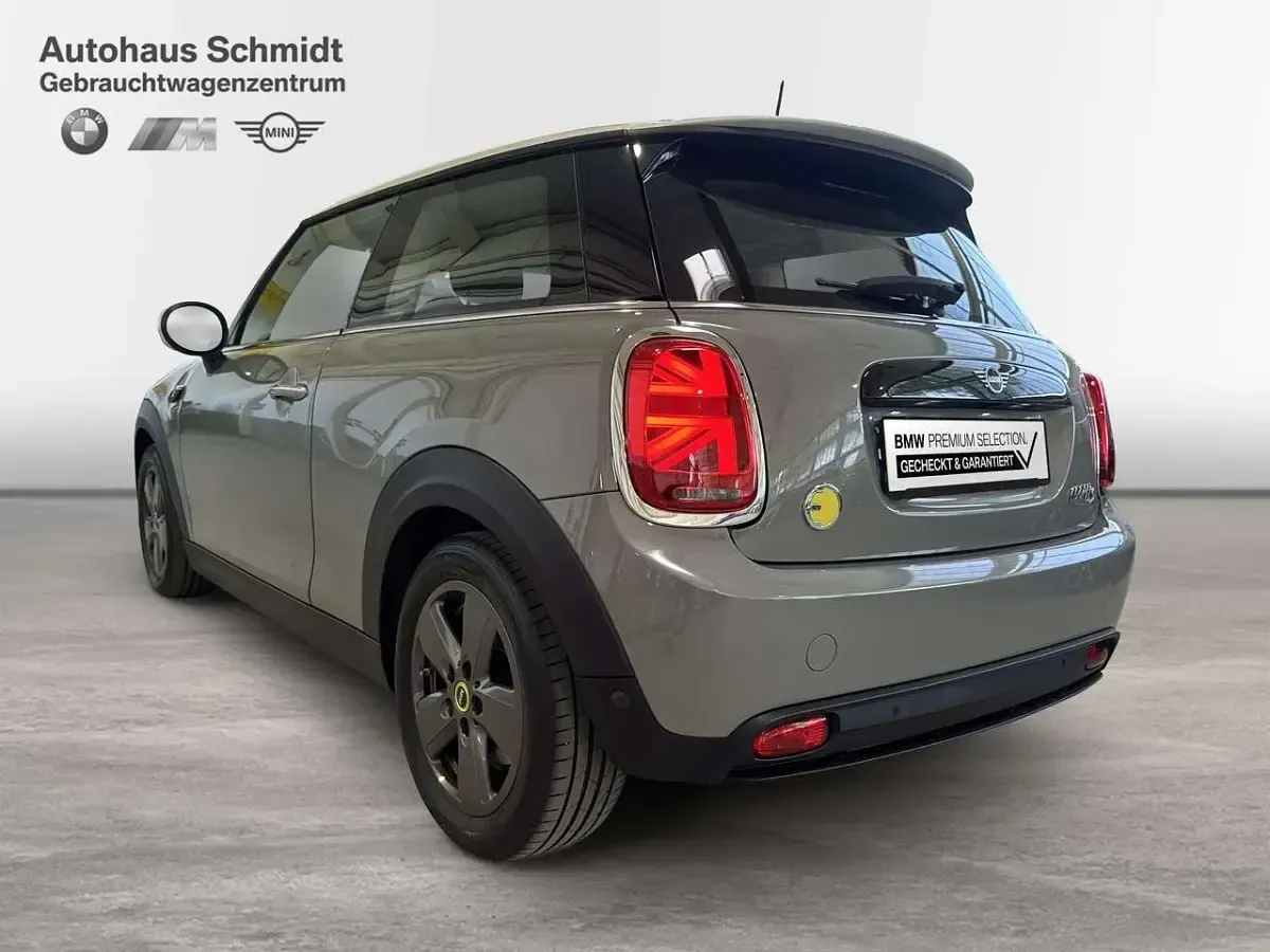 Gebraucht Mini Cooper SE Essential 135 kW (184 PS) 2022 Moonwalk grey Kleinwagen