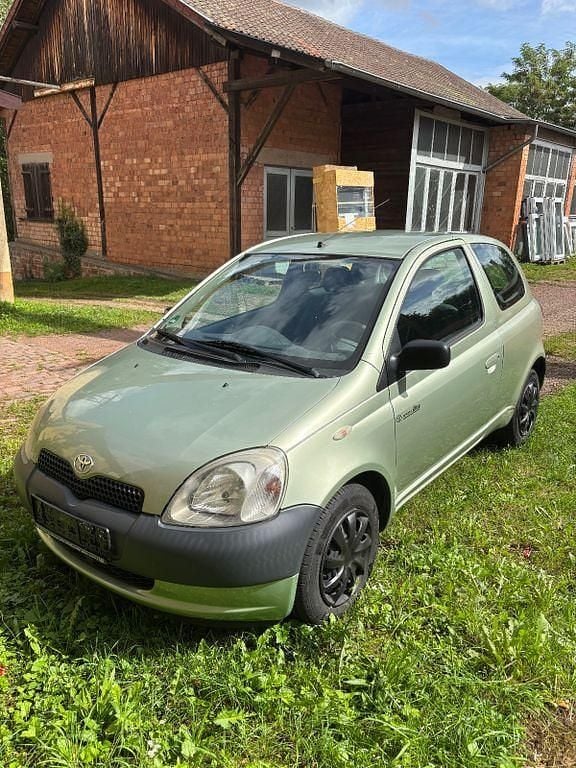 Grün Gebraucht 2002 Toyota Yaris Kleinwagen | 1.200 € (Guter Preis) - Bild 1/4