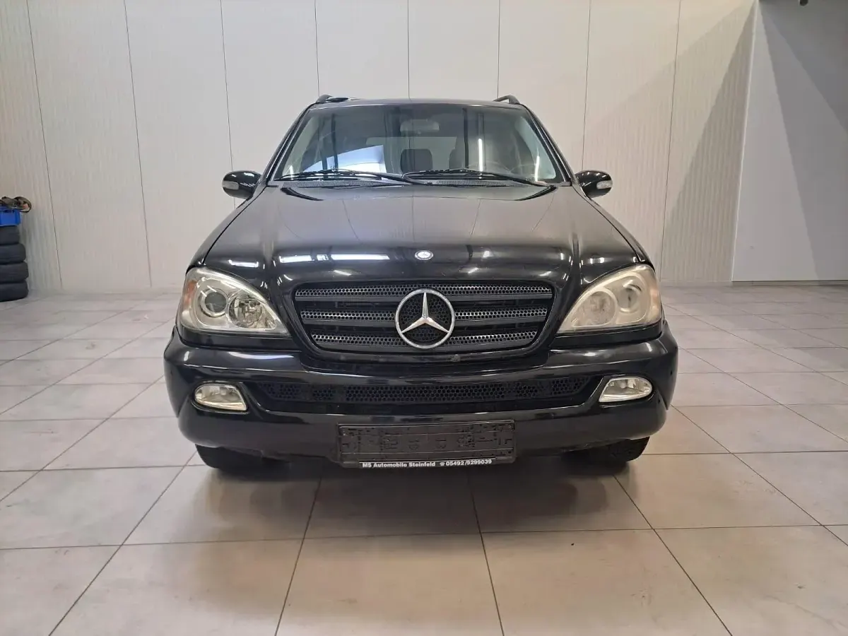 Gebraucht Mercedes ML270 163 PS (119 kW) 2004 Schwarz SUV