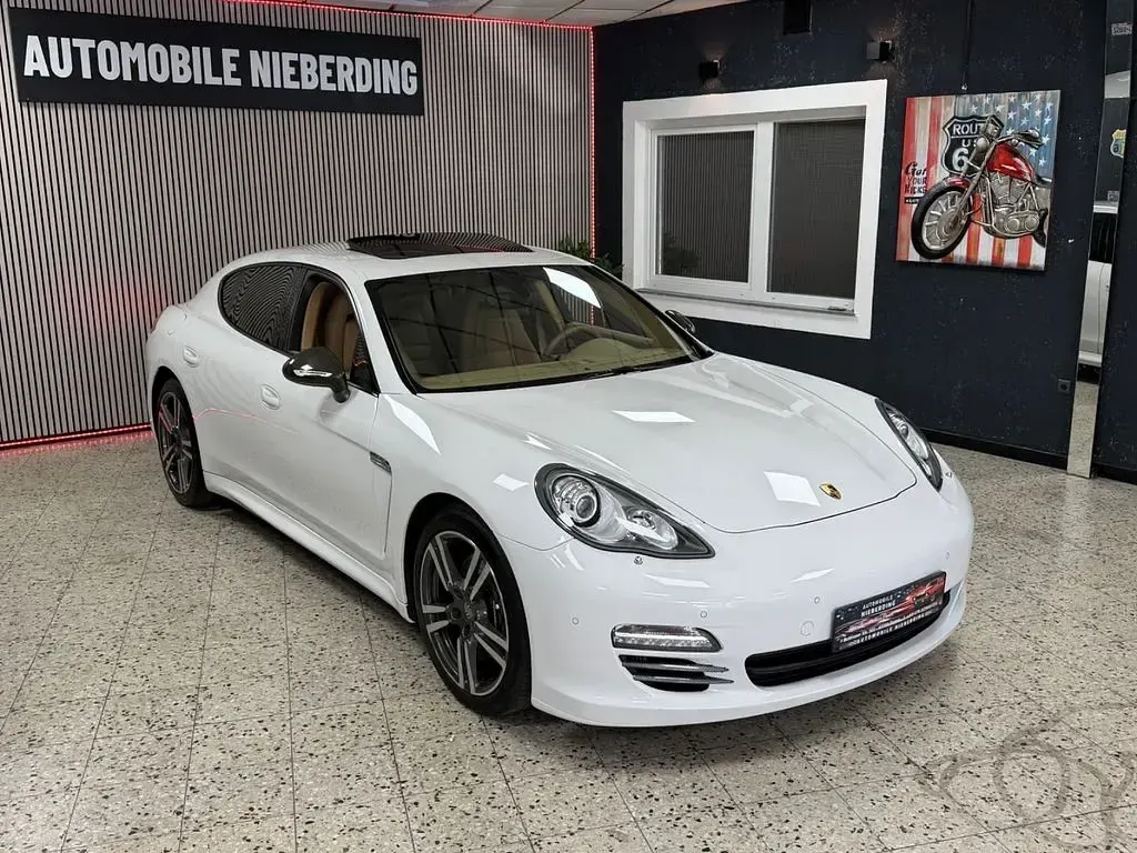 Gebraucht Porsche Panamera 250 PS (183 kW) 2011 Weiß Kleinwagen