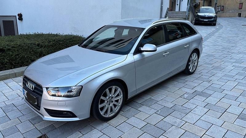 Silber Gebraucht 2013 Audi A4 Ambition Kombi | 10.200 € (Guter Preis) - Bild 1/4