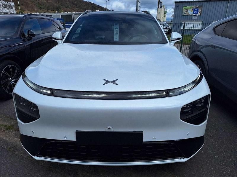 Neu XPENG G9 258 kW (351 PS) 2026 Weiß SUV