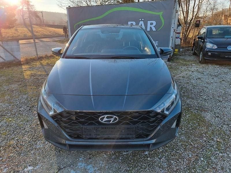 Grau Gebraucht 2023 Hyundai i20 Trend Limousine | 15.000 € (Fairer Preis) - Bild 1/4