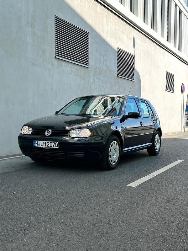 Blau Gebraucht 2001 VW Golf IV Highline Limousine | 1.750 € (Fairer Preis) - Bild 1/4