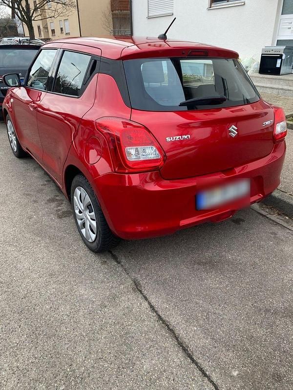 Gebraucht Suzuki Swift Comfort 90 PS (66 kW) 2017 Rot Kleinwagen