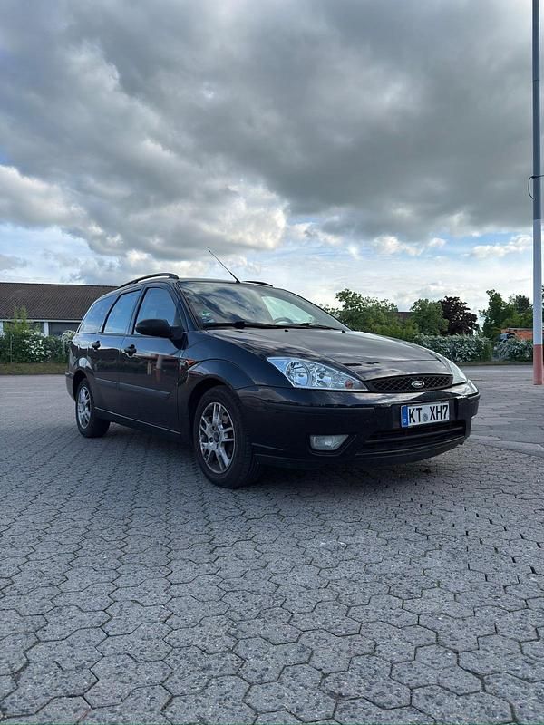 Schwarz Gebraucht 2004 Ford Focus Kombi | 300 € (Superpreis) - Bild 1/4