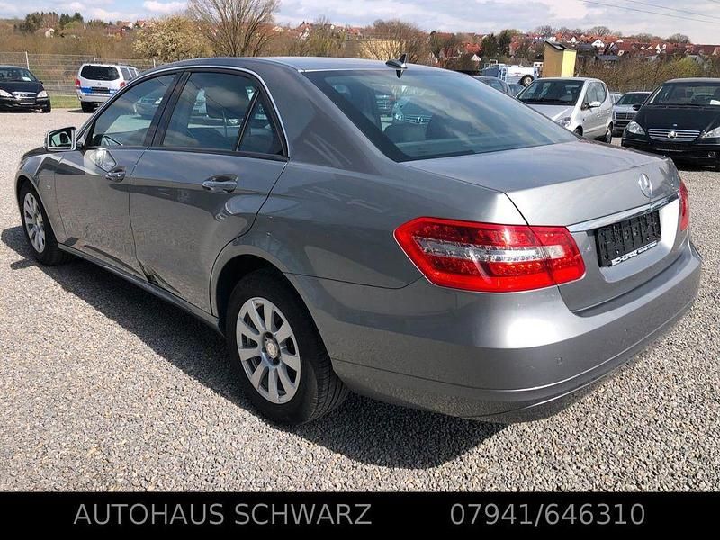 Gebraucht Mercedes E250 204 PS (150 kW) 2009 Silber Limousine