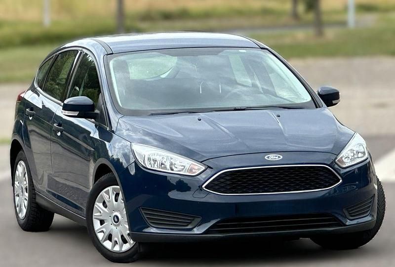 Blazer blue Gebraucht 2015 Ford Focus Cool & Sound Edition Limousine | 3.610 € (Superpreis) - Bild 1/4
