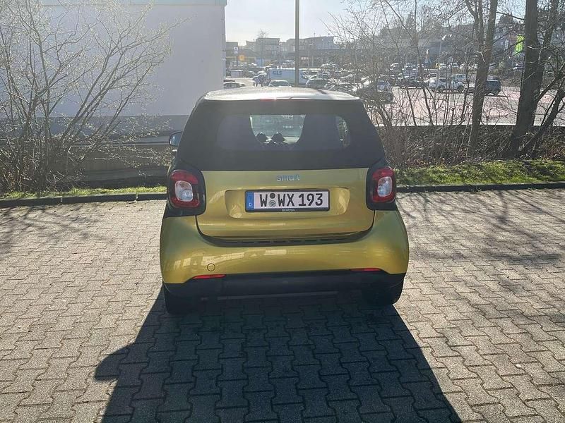 Gebraucht Smart ForTwo Cabrio Passion 90 PS (66 kW) 2018 Gelb Cabrio