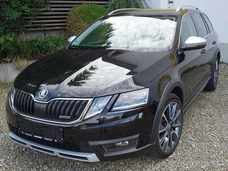 Black magic perleffekt Gebraucht 2018 Skoda Octavia Scout Scout 4x4 Kombi | 24.900 € (Fairer Preis) - Bild 1/4