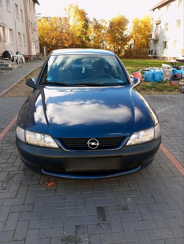 Blau Gebraucht 1998 Opel Vectra Limousine | 950 € (Fairer Preis) - Bild 1/4