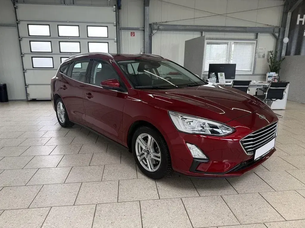 Gebraucht Ford Focus Cool & Connect 125 PS (91 kW) 2019 Rot Kombi