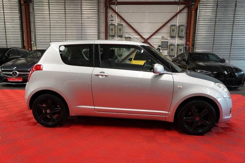 Gebraucht Suzuki Swift 92 PS (67 kW) 2010 Silber Kleinwagen