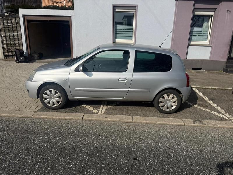 Gebraucht Renault Clio II 85 PS (62 kW) 2008 Kleinwagen