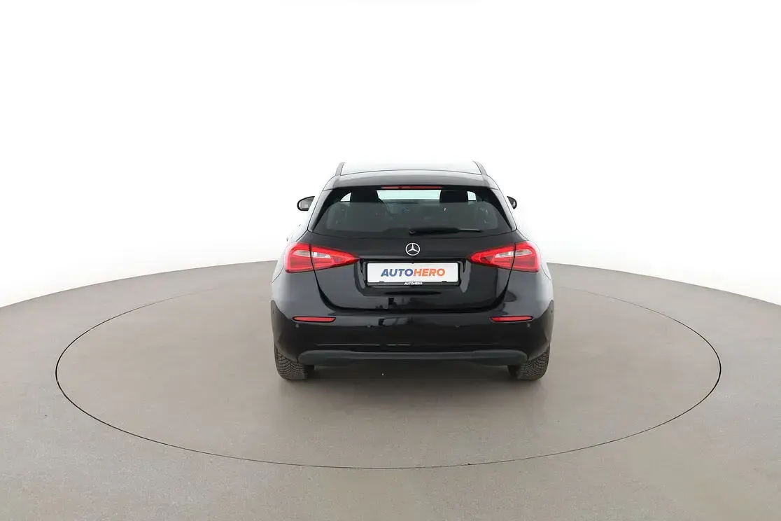 Gebraucht Mercedes A180 116 PS (85 kW) 2019 Schwarz Limousine