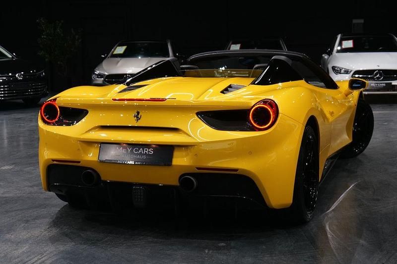 Gebraucht Ferrari 488 670 PS (492 kW) 2016 Gelb Cabrio