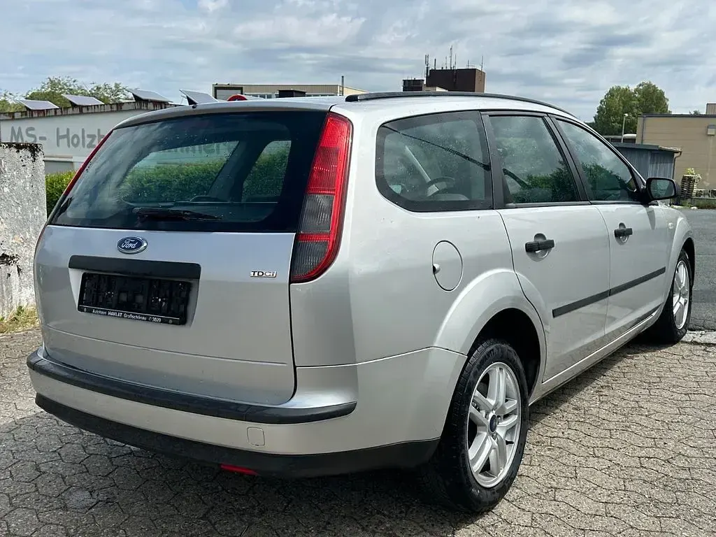 Gebraucht Ford Focus Ghia 136 PS (100 kW) 2006 Silber Limousine
