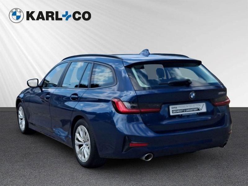 Gebraucht BMW 330e Advantage 292 PS (214 kW) 2021 Blau Kombi