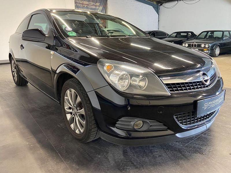 Gebraucht Opel Astra GTC Edition 116 PS (85 kW) 2011 Schwarz Coupé