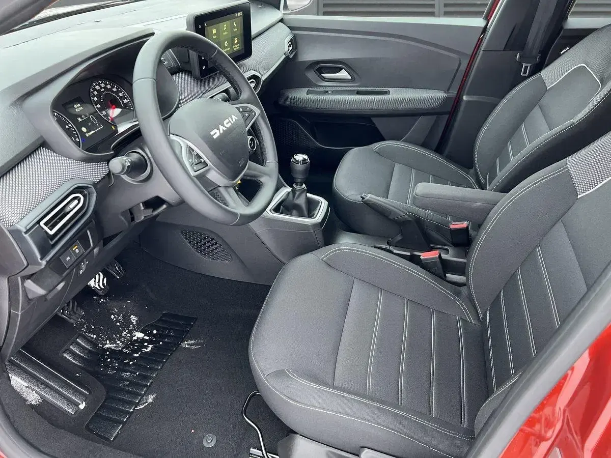 Neu Dacia Jogger Expression 101 PS (74 kW) 2025 Terracottabraun Van / Kleinbus