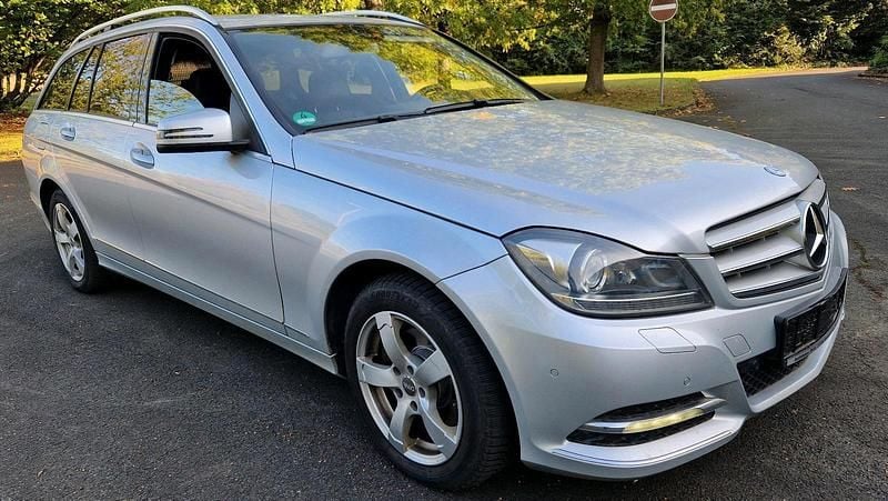 Silber Gebraucht 2014 Mercedes C220 Kombi | 6.800 € - Bild 1/4